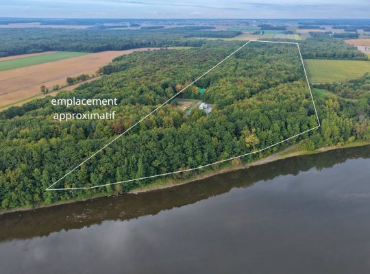 St-Elphège : Domaine de 76 acres, divers bâtiments