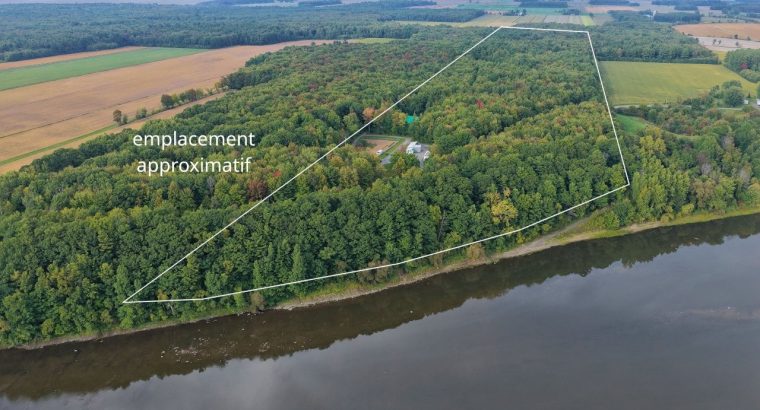 St-Elphège : Domaine de 76 acres, divers bâtiments