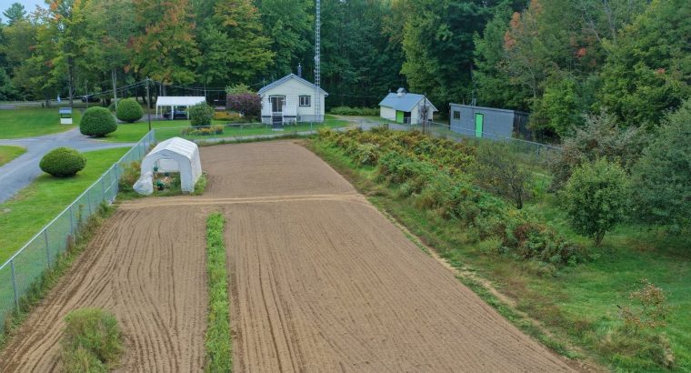 St-Elphège : Domaine de 76 acres, divers bâtiments