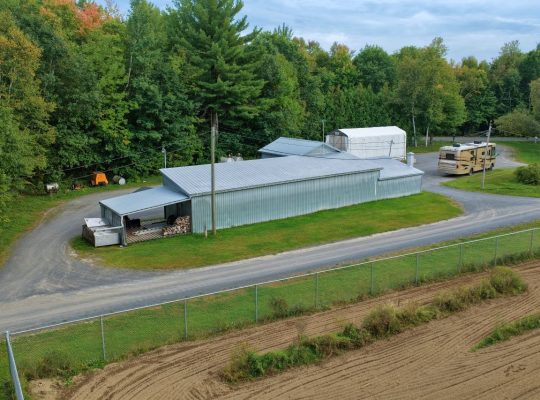 St-Elphège : Domaine de 76 acres, divers bâtiments