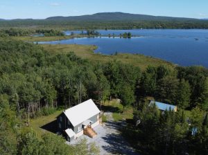 Weedon (Estrie) : Propriété au bord du lac Louise