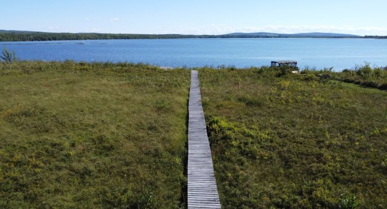 Weedon (Estrie) : Propriété au bord du lac Louise