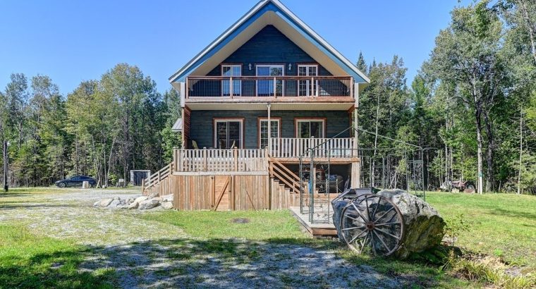 Weedon (Estrie) : Propriété au bord du lac Louise