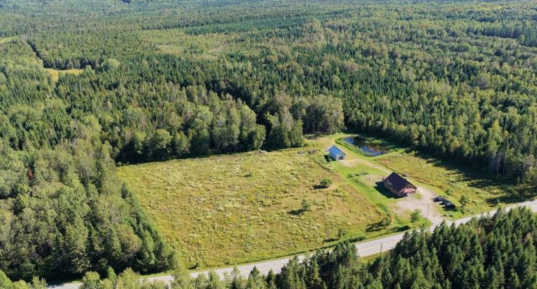Bury (Estrie):Fermette 38,42 acr maison 3 chambres