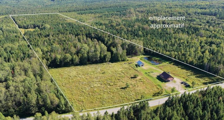 Bury (Estrie):Fermette 38,42 acr maison 3 chambres