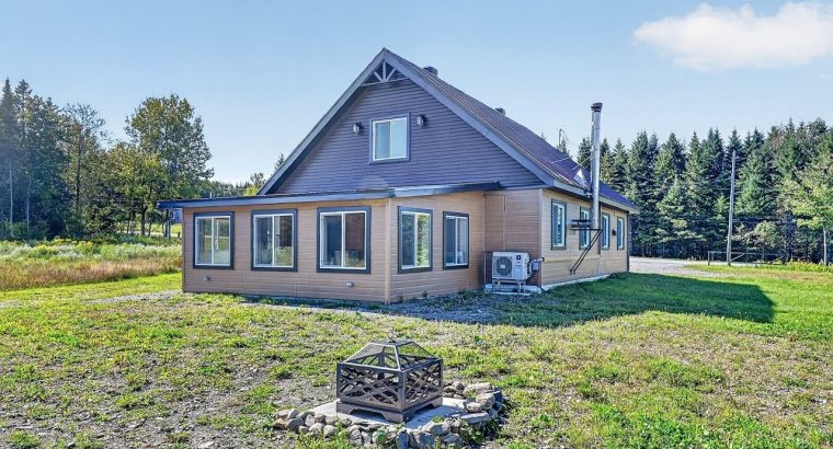 Bury (Estrie):Fermette 38,42 acr maison 3 chambres
