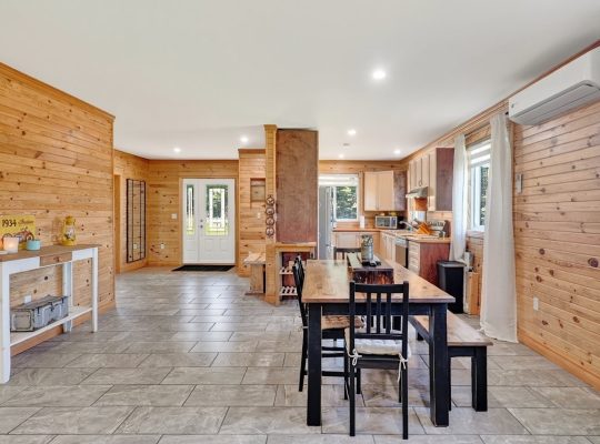 Bury (Estrie):Fermette 38,42 acr maison 3 chambres