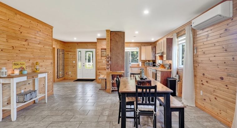 Bury (Estrie):Fermette 38,42 acr maison 3 chambres