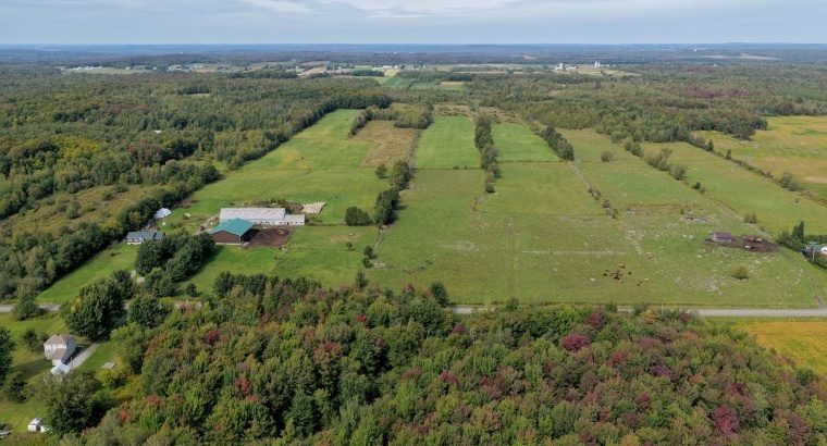 Roxton (Montérégie) : Ferme 244 acres, étable