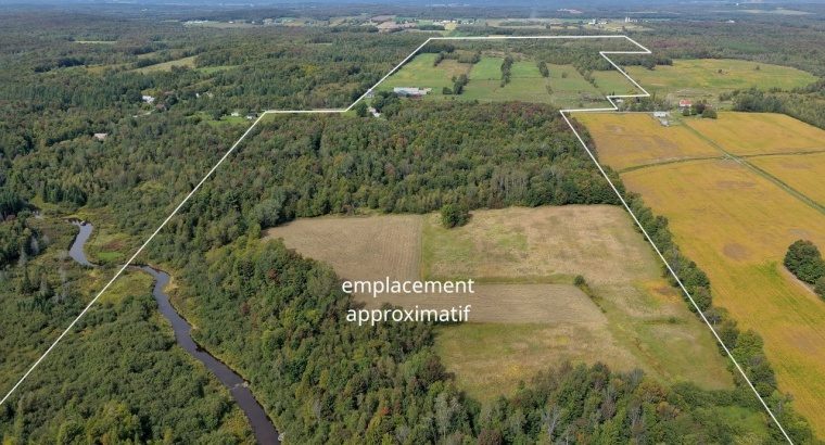 Roxton (Montérégie) : Ferme 244 acres, étable