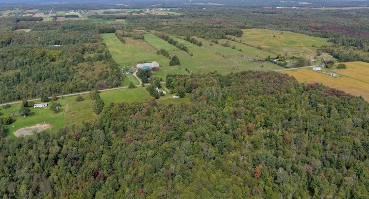 Roxton (Montérégie) : Ferme 244 acres, étable