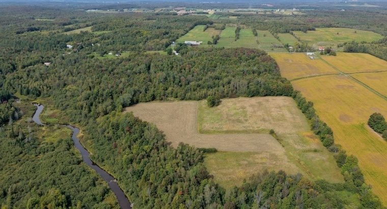 Roxton (Montérégie) : Ferme 244 acres, étable