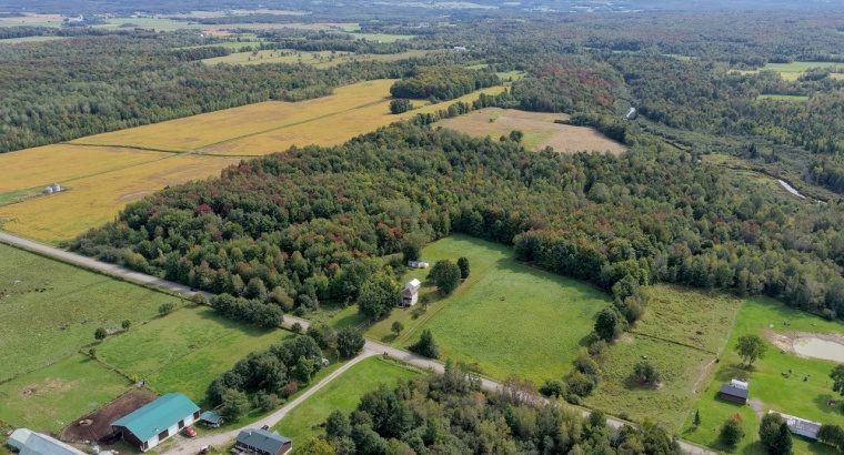 Roxton (Montérégie) : Ferme 244 acres, étable