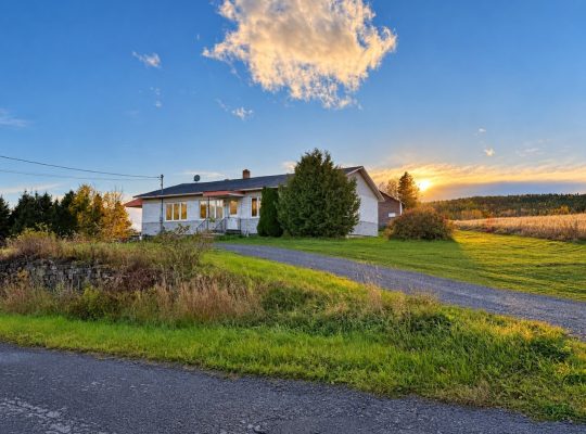 Routhierville (Bas-Saint-Laurent) :Terre 1,770 acr