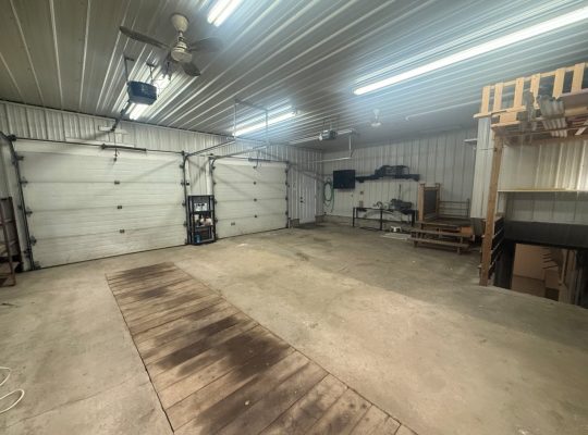 Danville (Estrie) : Maison de campagne, garages
