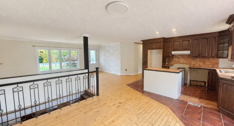 Danville (Estrie) : Maison de campagne, garages
