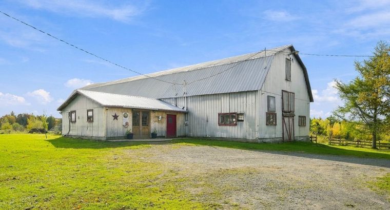 St-Joachim-de-Shefford (Estrie) : Ferme de 100 acr