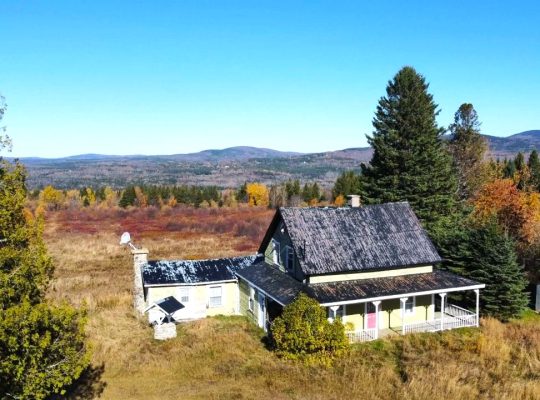 Notre-Dame-des-Bois (Estrie) : Fermette de 103 acr