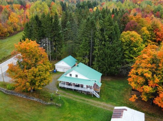 Newport (Estrie) : Fermette 103 acres terre à bois