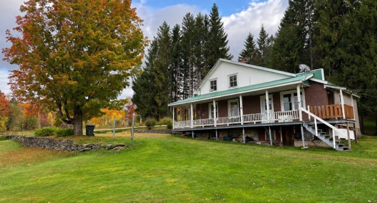 Newport (Estrie) : Fermette 103 acres terre à bois