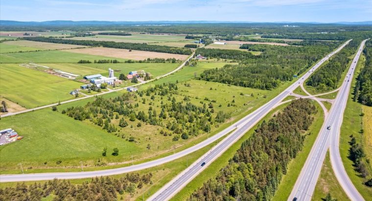 Deschambault-Grondines (Cap.-Ntl) : Terre 33 acres