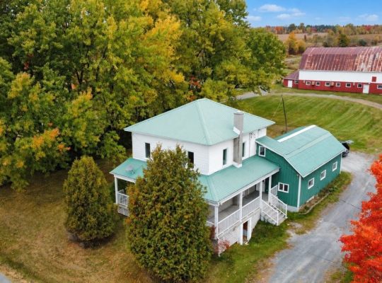 St-Camille (Estrie) : Maison Campagne 5000M2