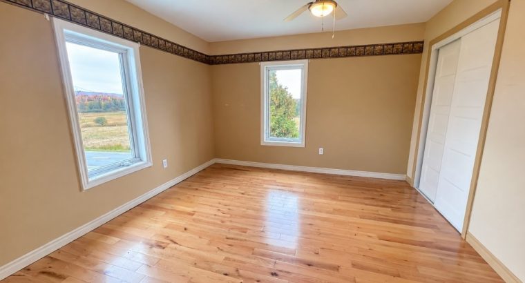 St-Camille (Estrie) : Maison Campagne 5000M2