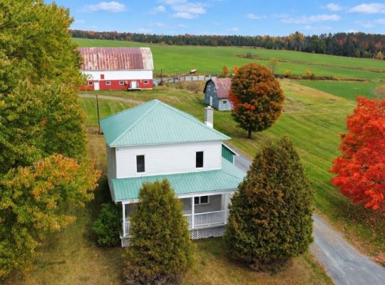 St-Camille (Estrie) : Maison Campagne 5000M2