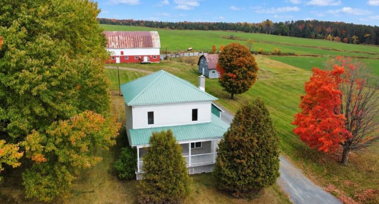 St-Camille (Estrie) : Maison Campagne 5000M2