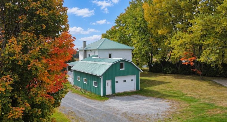 St-Camille (Estrie) : Maison Campagne 5000M2