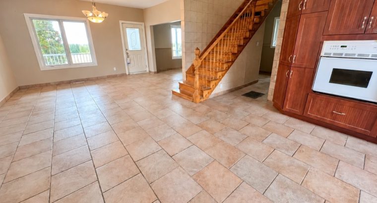 St-Camille (Estrie) : Maison Campagne 5000M2