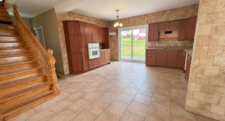 St-Camille (Estrie) : Maison Campagne 5000M2